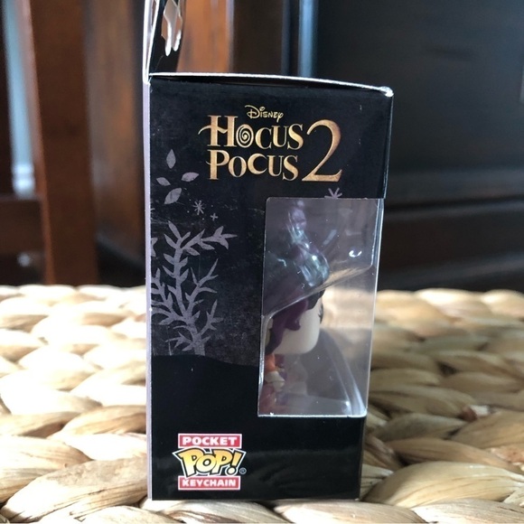 Funko Pop: Pocket Pop Keychain: Hocus Pocus 2: Mary Sanderson - Picture 4 of 5